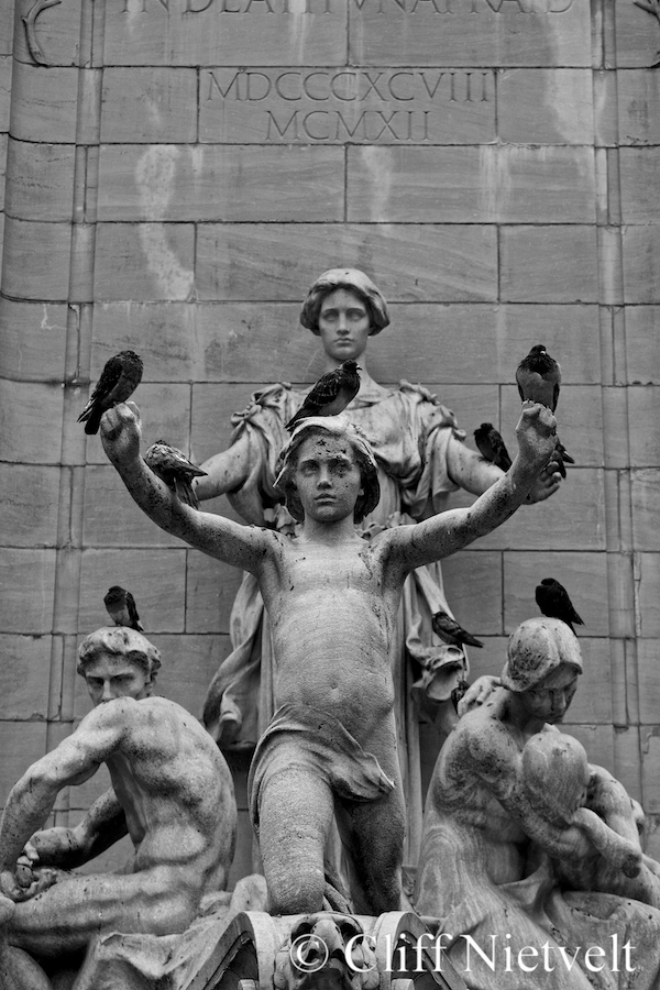 Merchant's Gate Stature and Pigeons